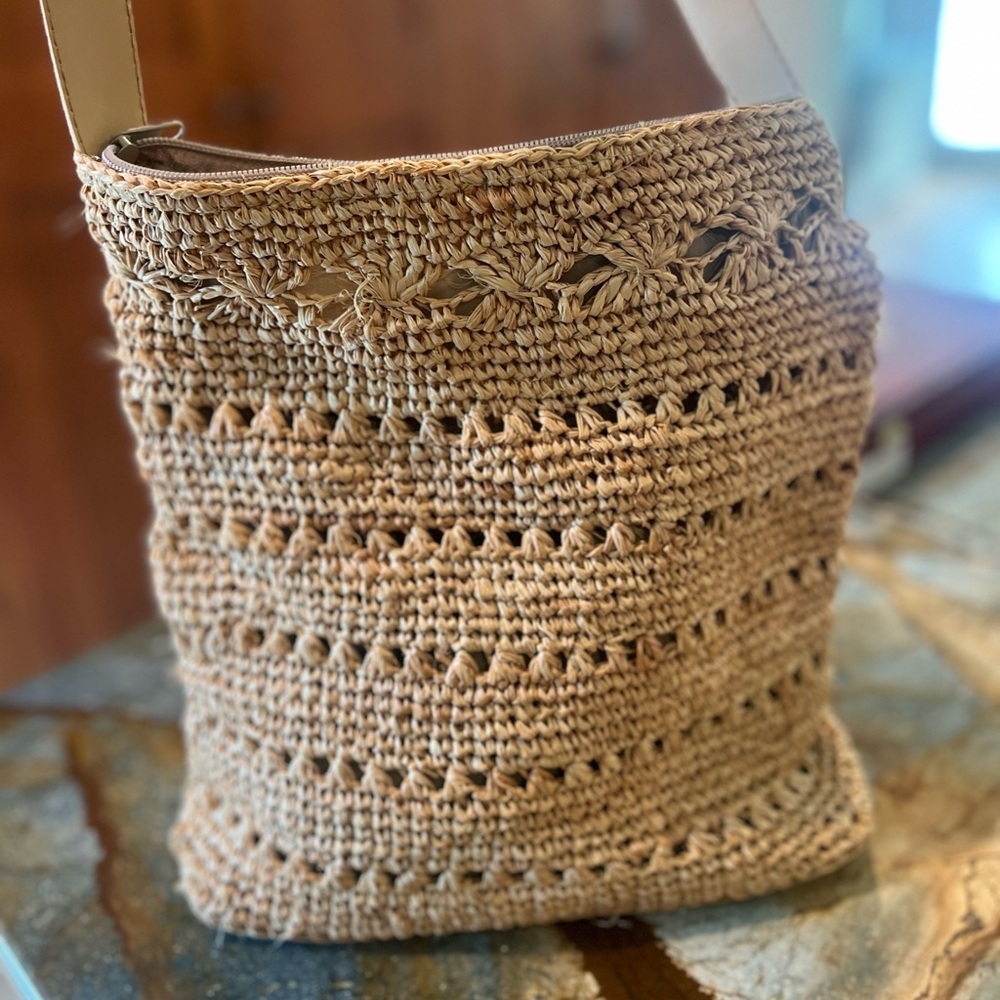 Vintage 💓💚 April Cornell Straw Crocheted Floral💚Purse Bag Zip Close Tan Strap - Picture 3 of 6